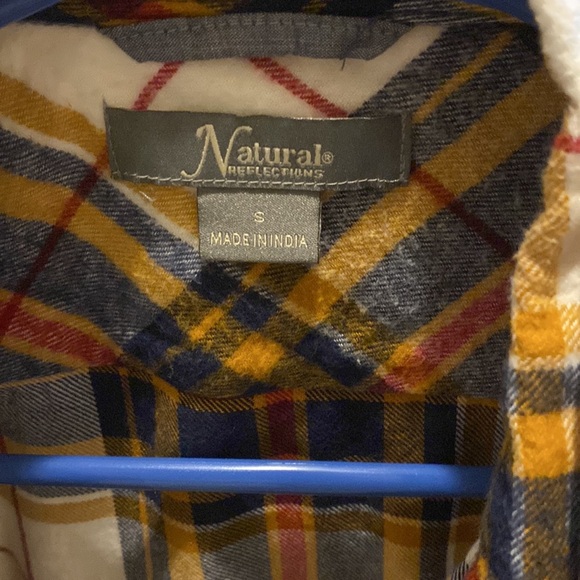 Small plaid flannel - Picture 3 of 4